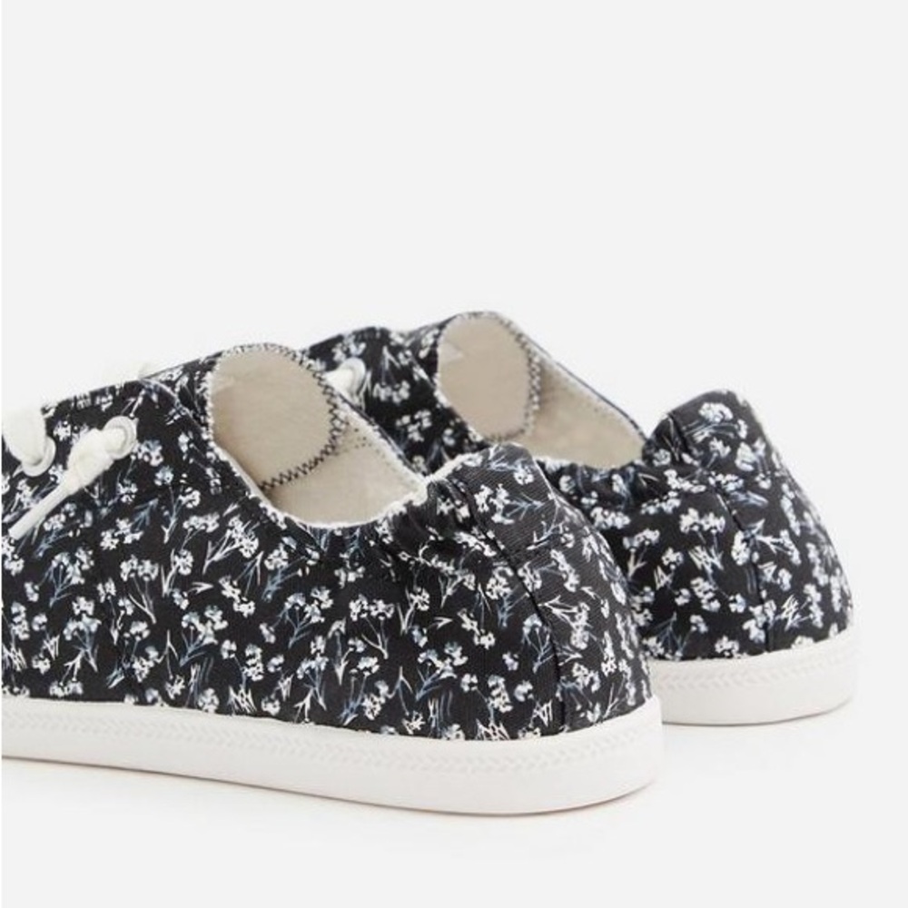 TORRID Riley Ruched Sneaker WW~NWT - Picture 4 of 13